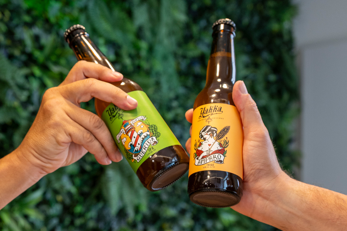 Brindis con cervezas artesanas Yakka